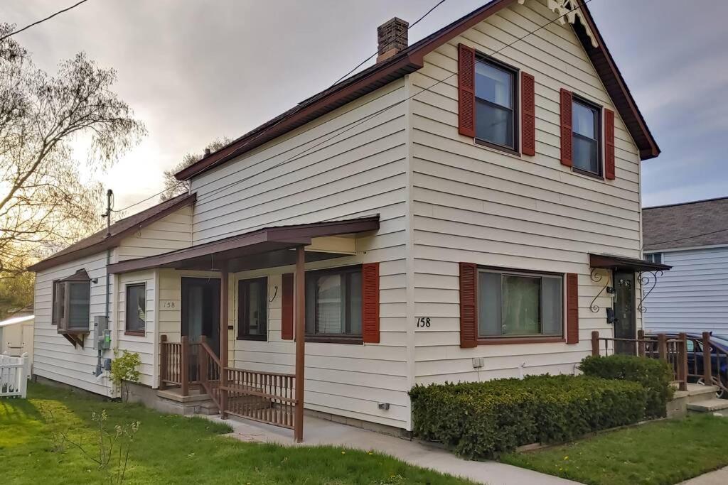 Huge Historic, W/Large Yard & Close To Beach Manistee Exterior photo