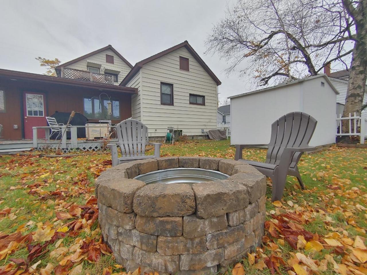 Huge Historic, W/Large Yard & Close To Beach Manistee Exterior photo